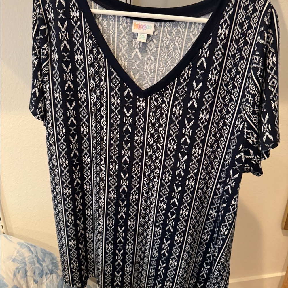 LuLaRoe Black & White V-Neck Tribal Stripe Tunic